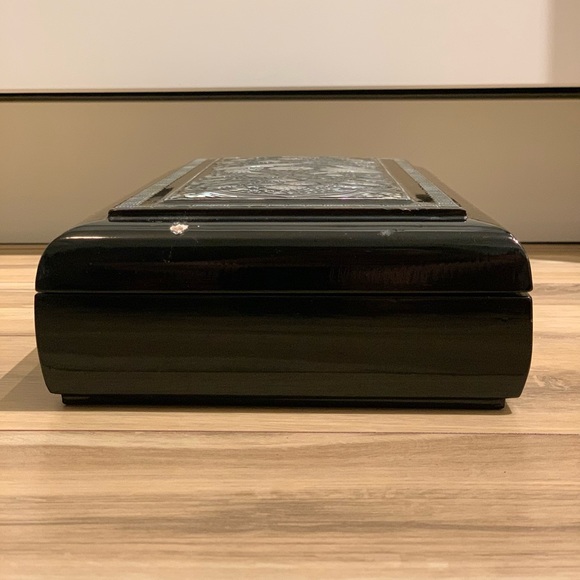 New Vintage Mother of Pearl lidded box - Picture 8 of 14